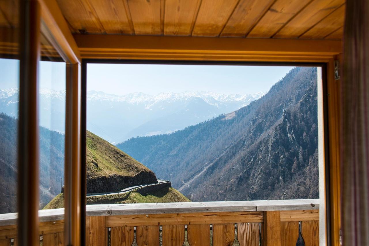 Unterversanthof - Grosse Ferienwohnung Fuer Bis Zu 6 Personen Naturns Exterior photo